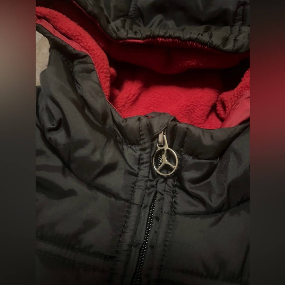 Black, Red & White Nike Air Jordan Puffer Jacket Sixe Medium NWOT - Picture 3 of 5